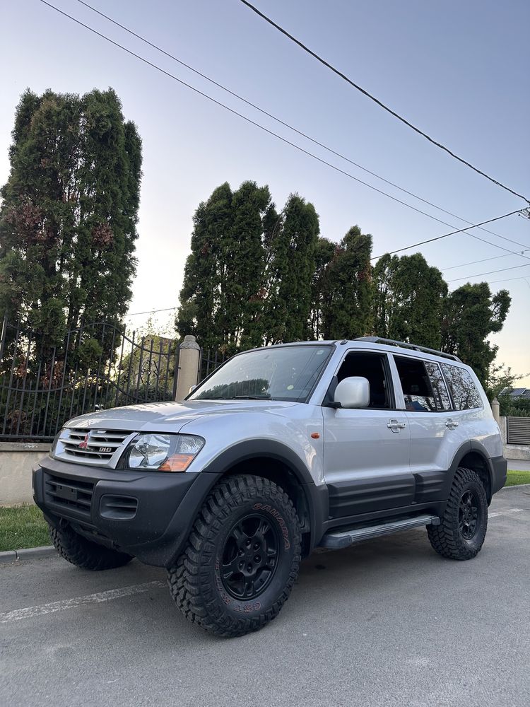 Mitsubishi Pajero 3.2 D-ID Autoutilitară