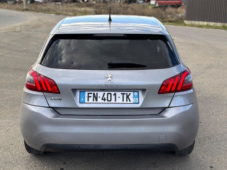 Vand Peugeot 308 1.2benzina 130cp automat 2020