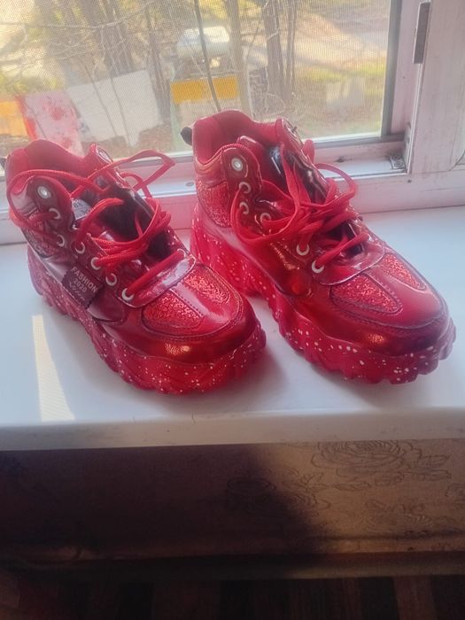 Продаётся обувь новая