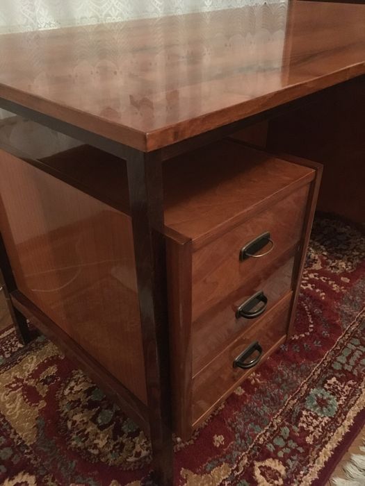 Birou lemn masiv furniruit si lacuit