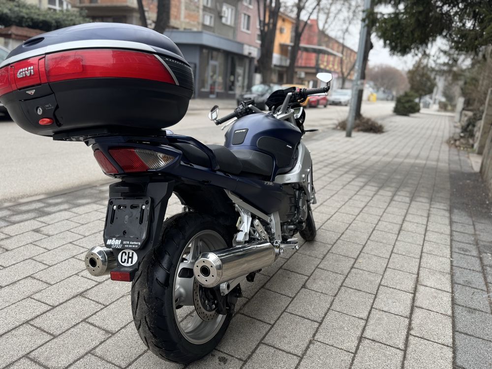 Yamaha FJR 1300 street fighter