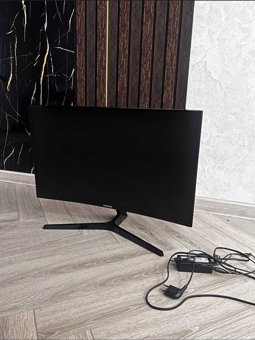 Monitor Samsung 27 lik 65hz FHD holati yaxwi