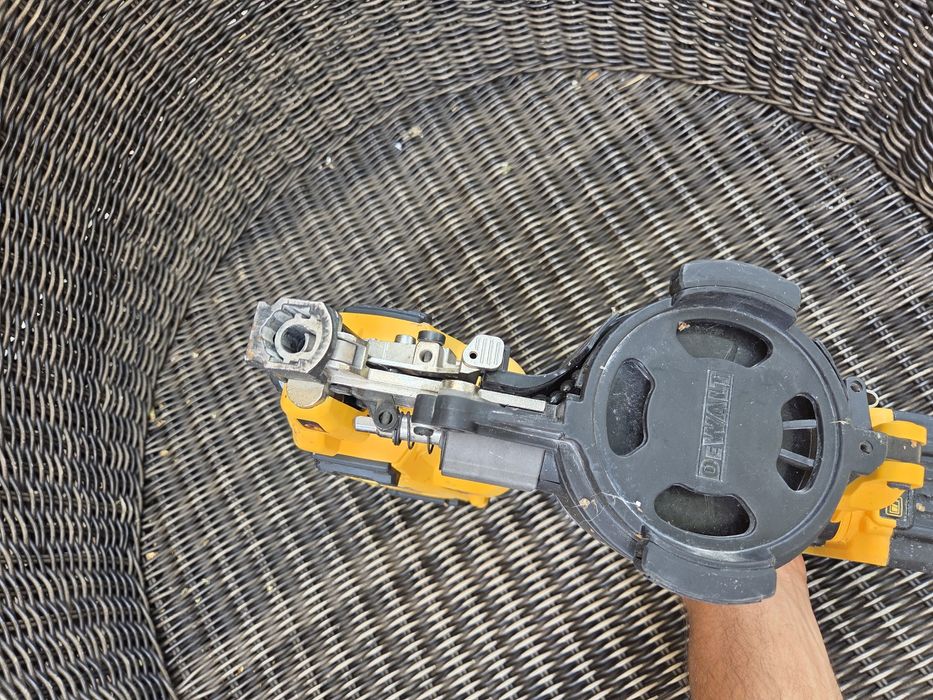 Pistol de batut cuie in lemnDeWalt DCN45RN