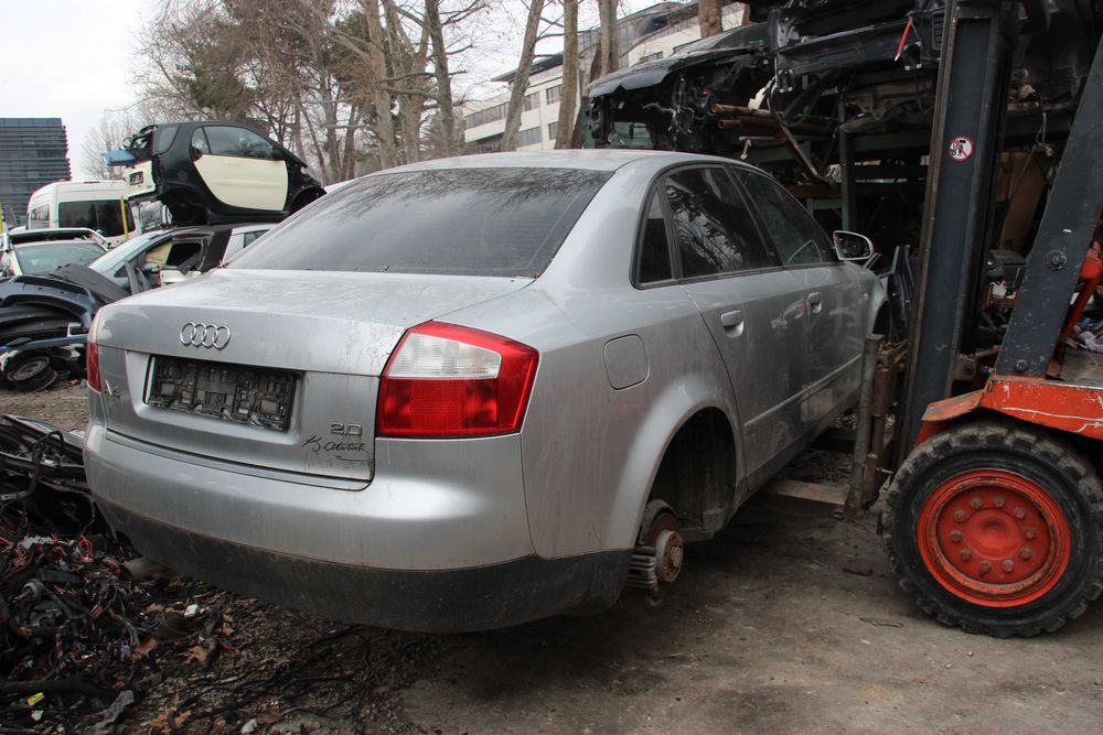 АУДИ  А4 2.0i  Audi  A4 автомат  – само на части