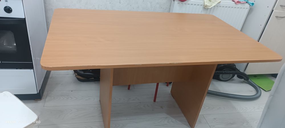 Продам кухонный стол.