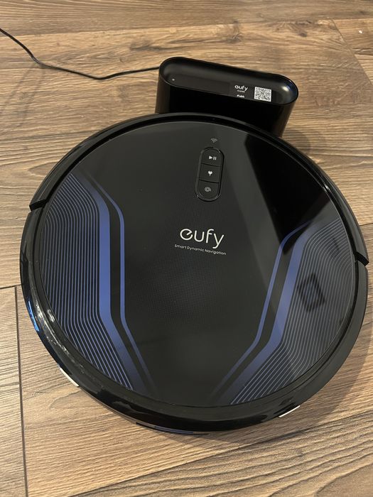 Aspirator robot eufy cu statie