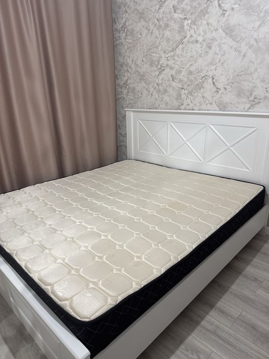 Кровать с матрасом 180*200 в хорошем состояний самовывоз