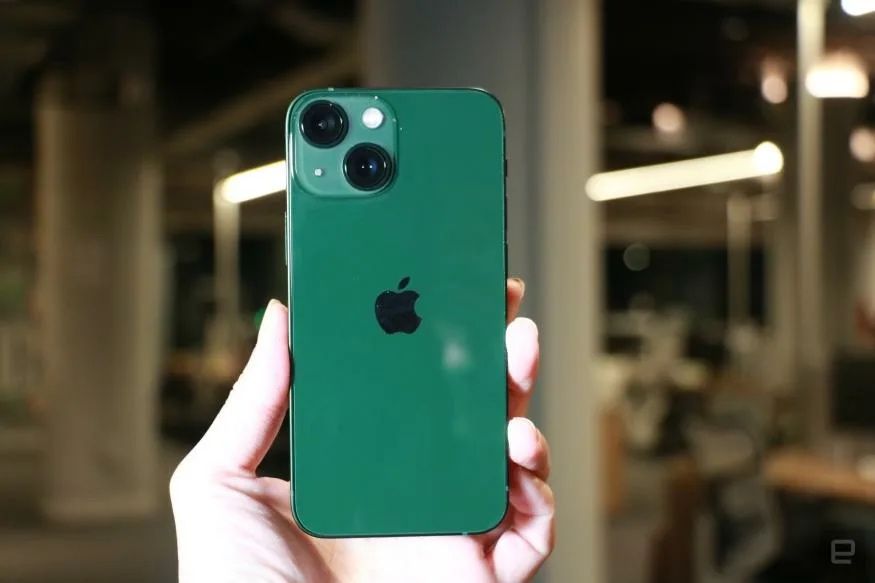 Срочно IPhone 13 green.