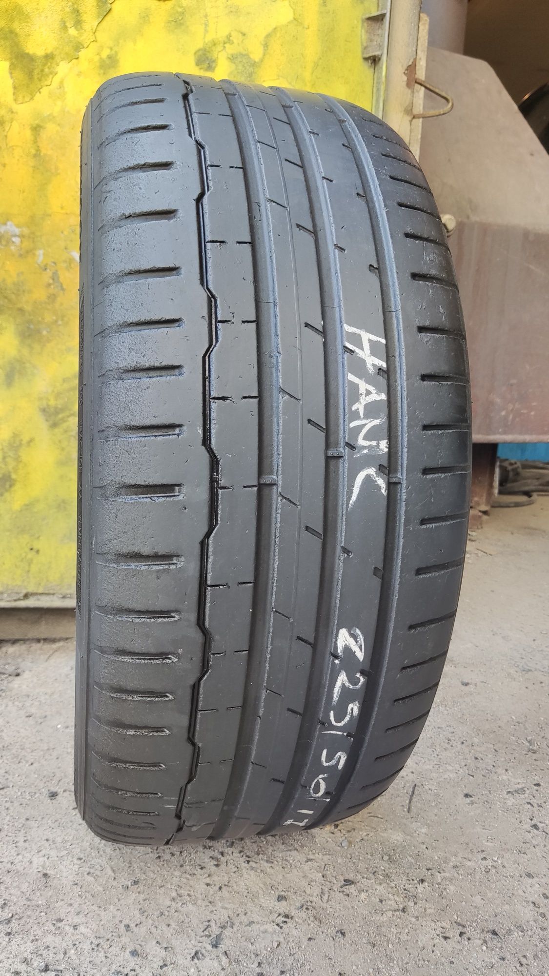 1бр лятна гума 225/50/17 Hankook Ventus S1 Evo3 
dot0822
5.4mm грайфер