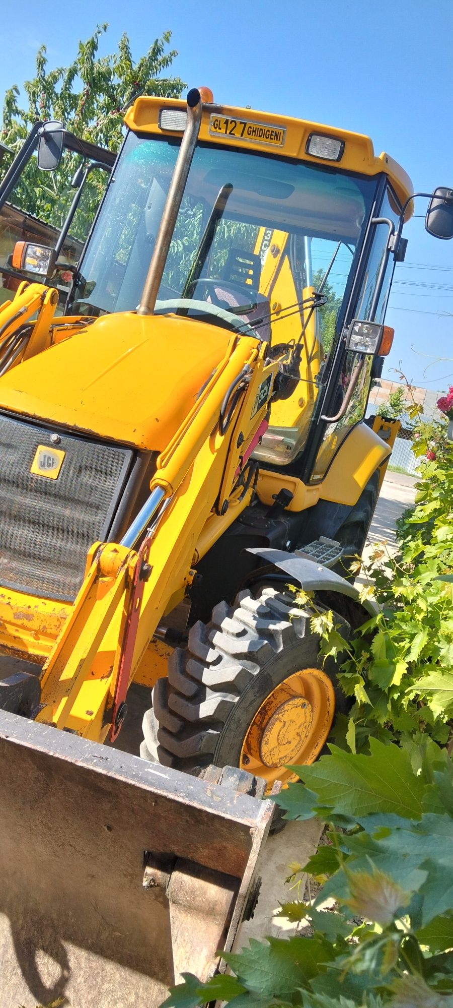 Vând Buldoexcavator Jcb 3cx