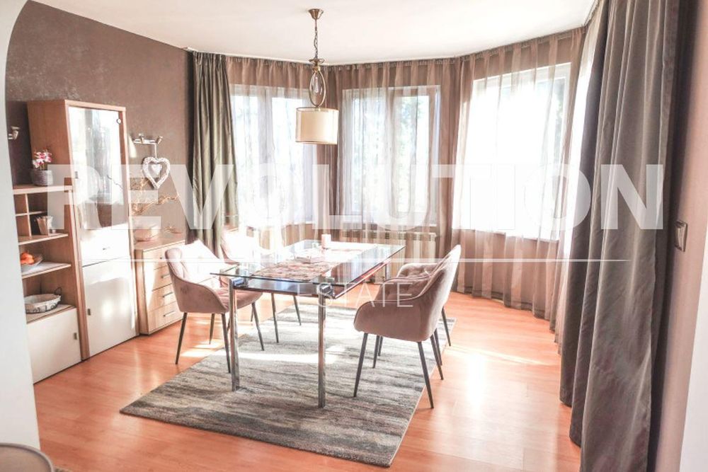 Дава се под наем Четиристаен апартамент в Варна, Бриз - 200 кв.м за 825 € - Снимка #2