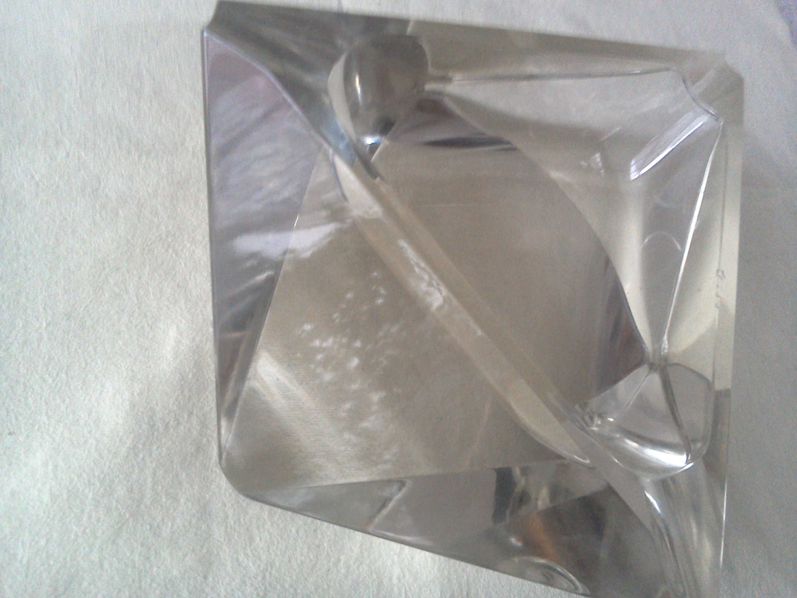 Scumieră cristal masiv, trilobată, 16,5 cm x 16,5 cm - stare perfectă