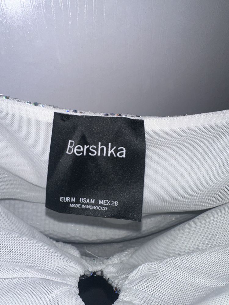 Бляскав топ от Bershka