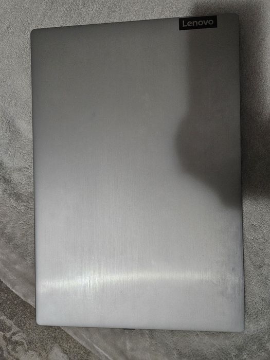 Vând laptop Lenovo l 81N3. Reducere pentru elevi.