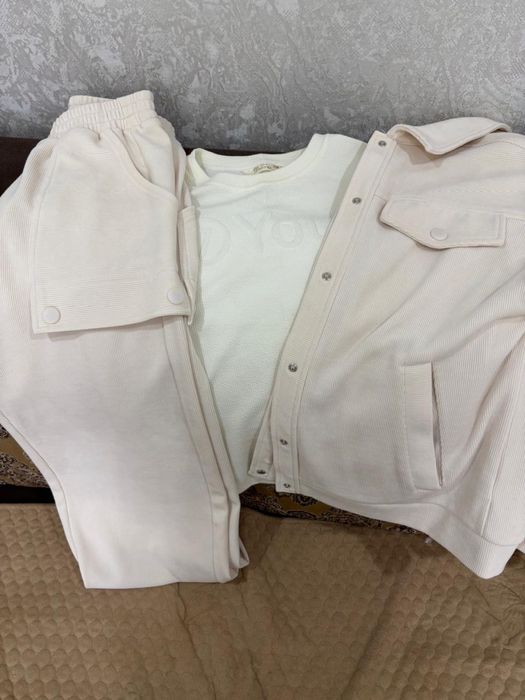 Продам  костюм троика