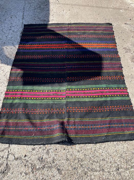 Стар ръчно изработен килим