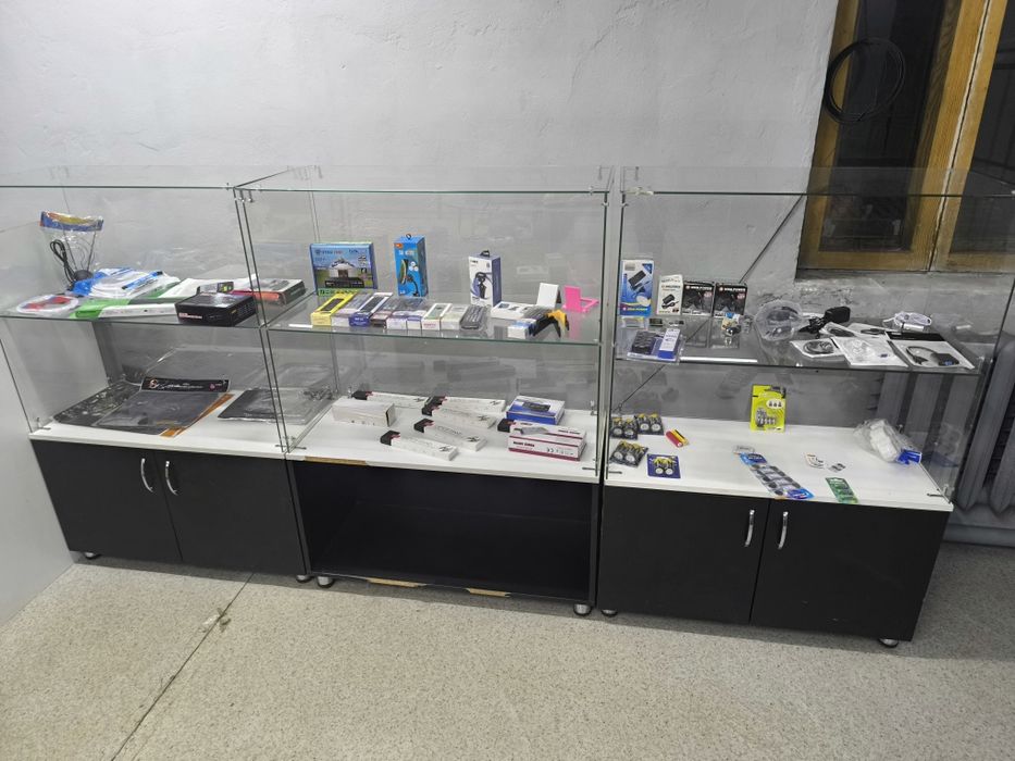 Витрины, тумбы, столы, шкафы