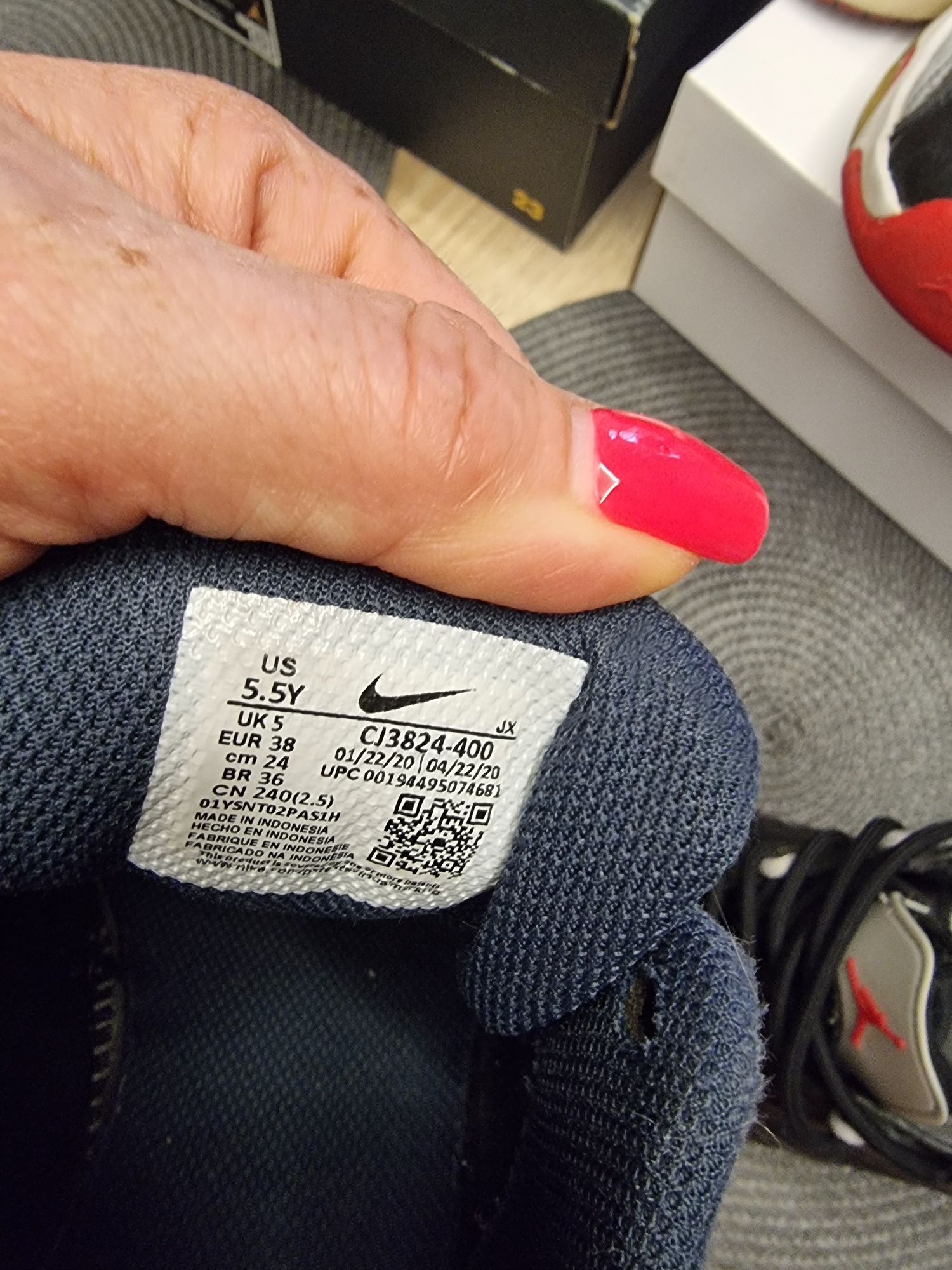 Всички са оригинални Nike,отговарят на 39 номер