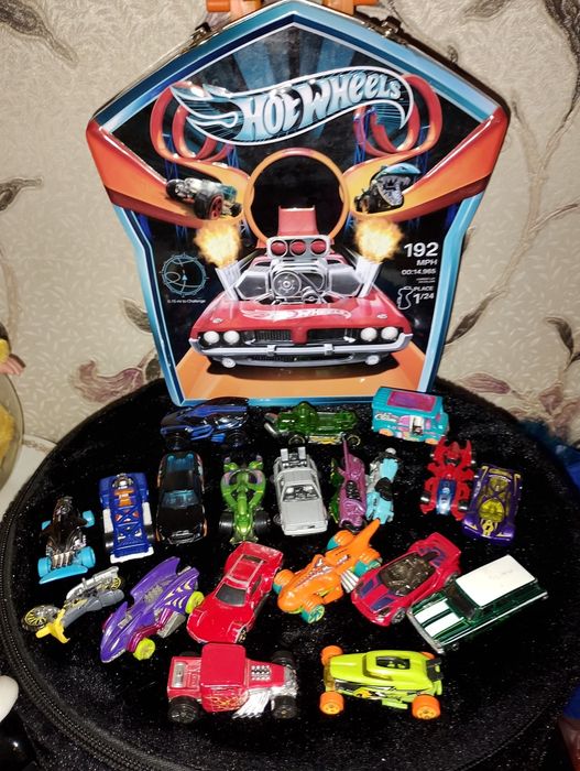 Хот вилс оригинал кейс и машинки