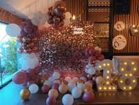 Decoratiuni cu baloane majorat party Arcada baloane petrecere 18 ani