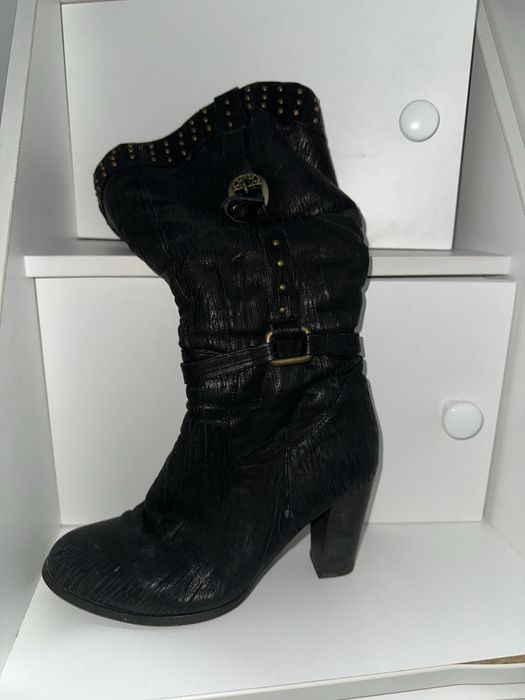 Зимние сапоги 40 р мокрая кожа в отличном состояний !