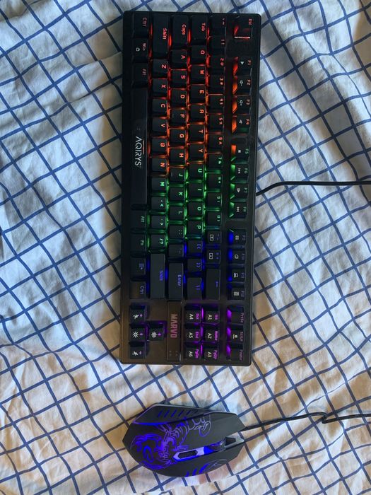Vand tastatura gaming