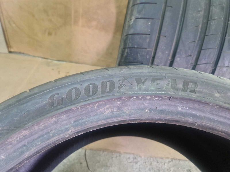 2 Goodyear R21 305/30
летни гуми
DOT1419