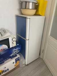 холодильник б/у продам нужен маленький ремонт