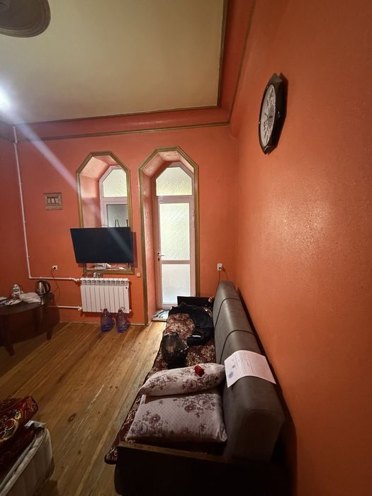 Продаю свою 3 ком.квартиру,высоко потолочная,дом кирпичный в центре: