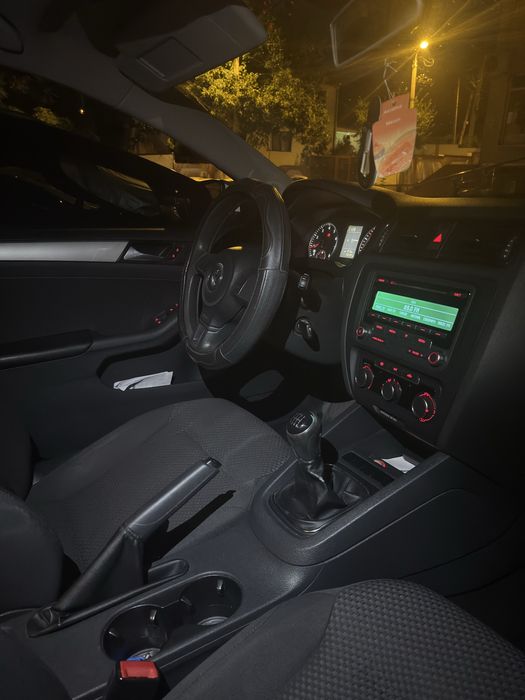 Vand Volkswagen Jetta 1.2 benzina