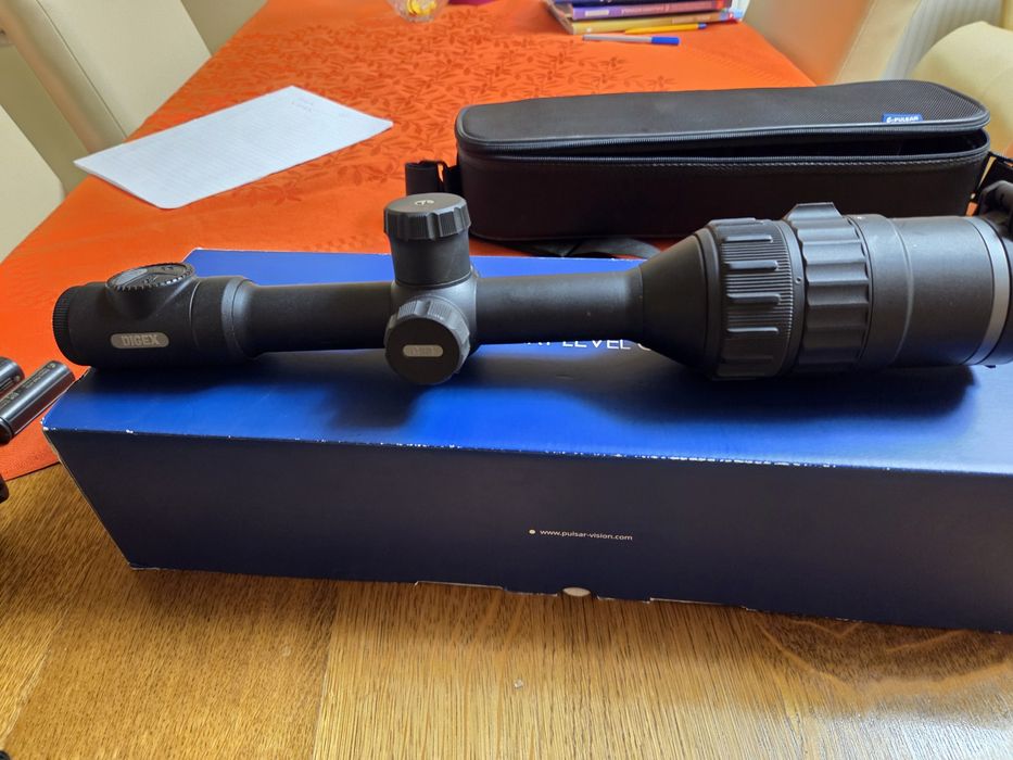 Vând lunetă Pulsar Digex C50 + iluminator IR Pulsar 940S