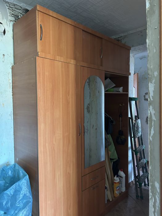 Продам шкаф в хорошем состоянии, вместительный