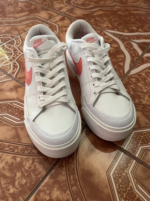 Adidasi nike, purtati de 3 ori, în cea mai buna stare