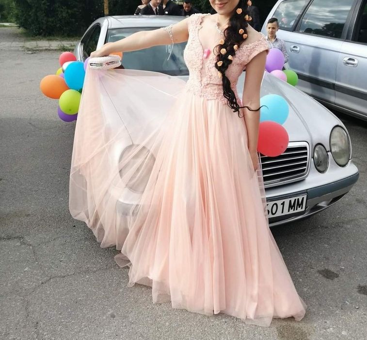 Бална рокля цвят праскова размер М/Л