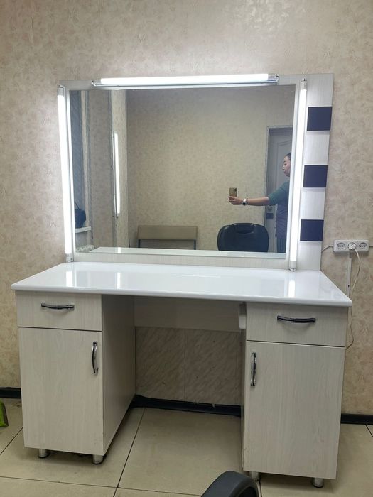 Продам стол парикмахерскии