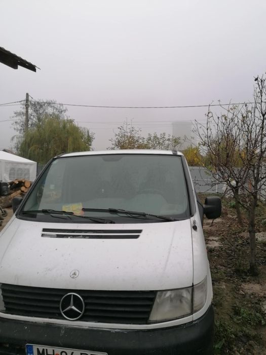 Vând Mercedes Vito