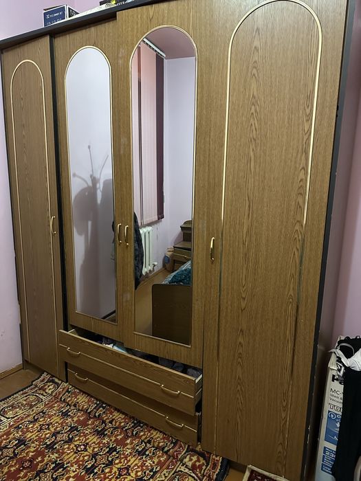 Продаи спальный гарнитур