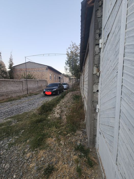 Uchaska sotiladi. Zangiota boʻzsuv. 8sotik+2sotik zaxvat.