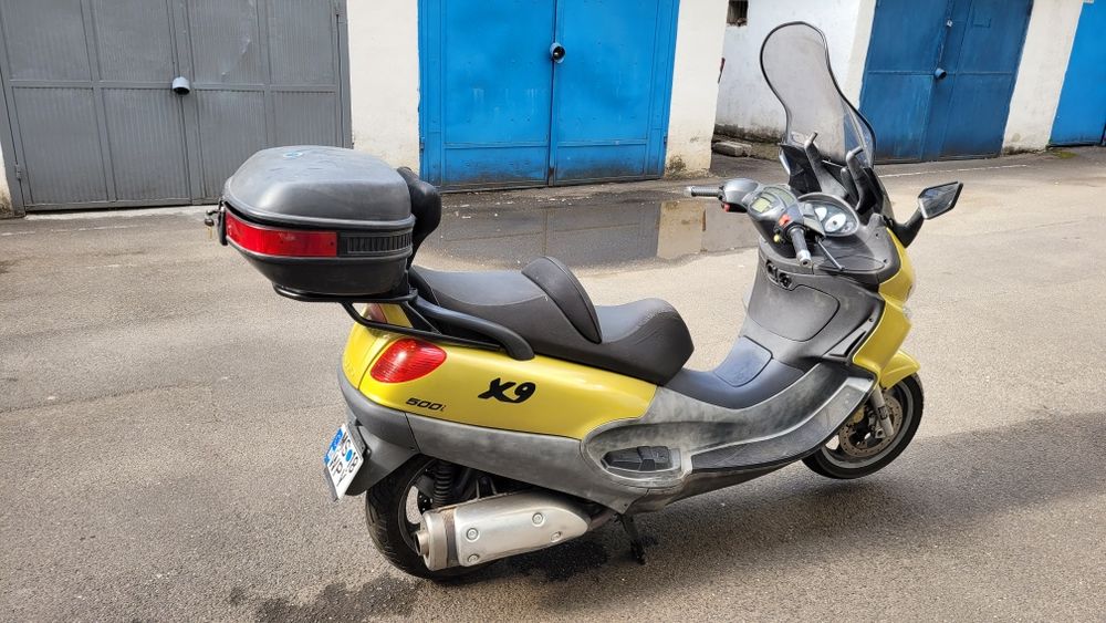 Vând Piaggio X9 500i