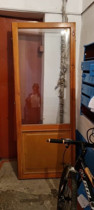 Продам дверь деревянную