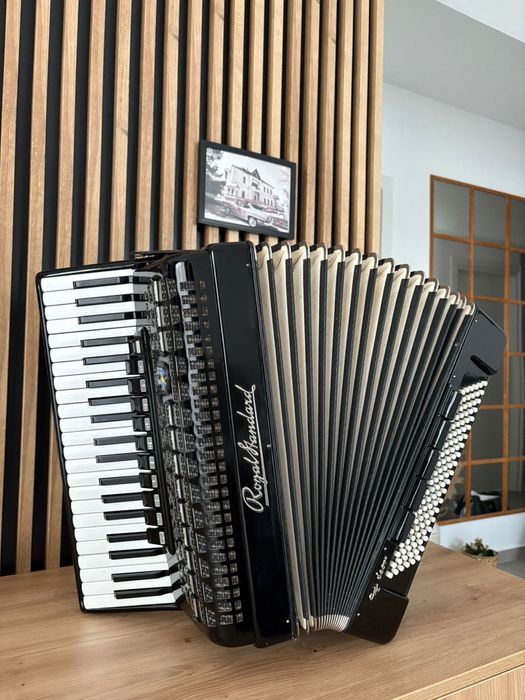 Acordeon RoyalStandard/Weltmeister Meteor cu 120 de basi