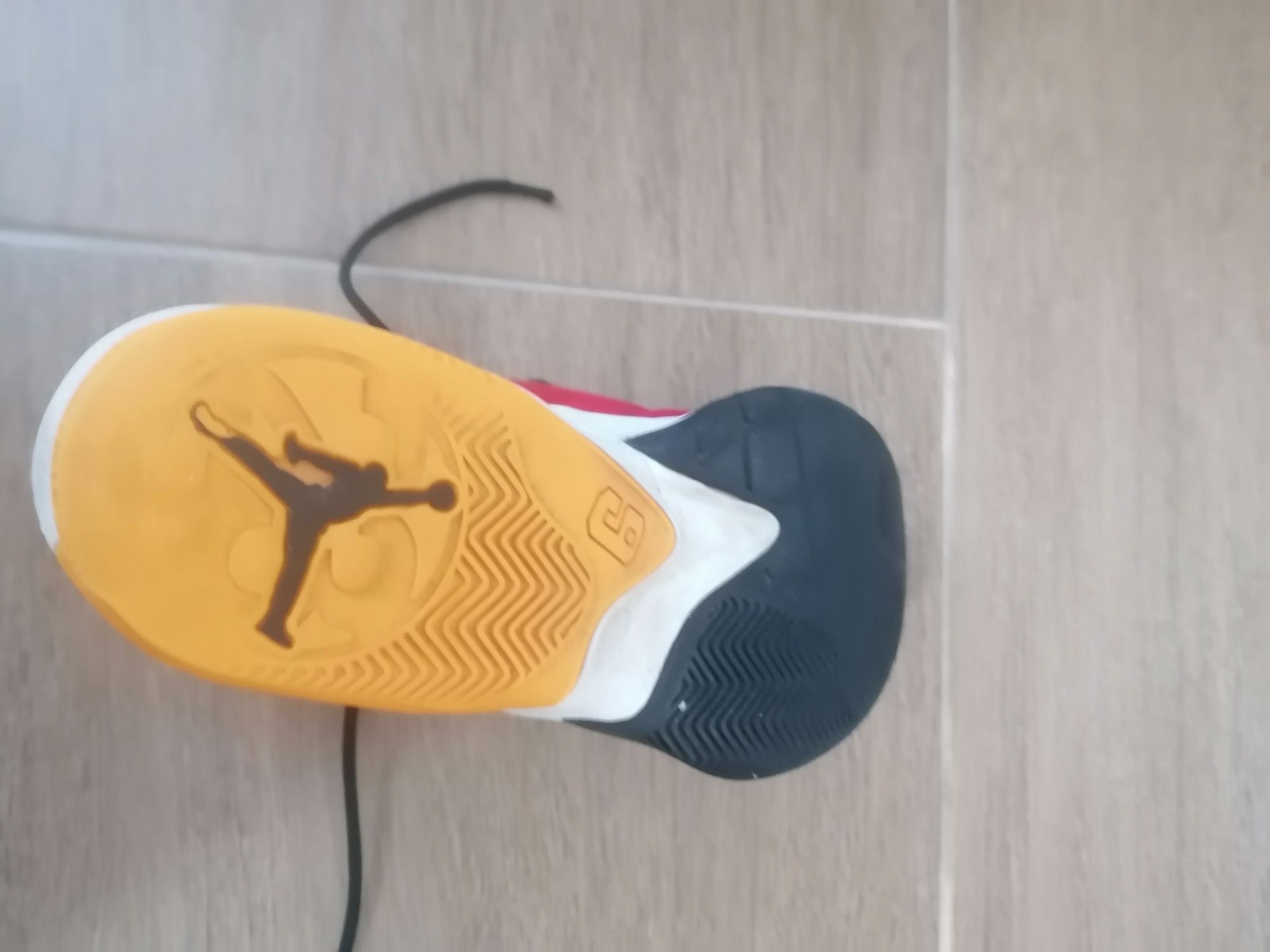 Vând Adidași Jordan Max Aura 3