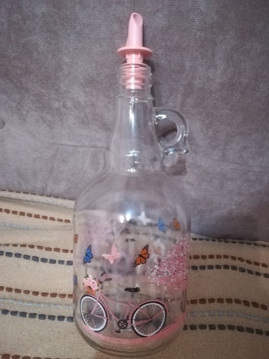 Нова стъклена бутилка около 1 литър за олио, зехтин, оцет, с дозатор