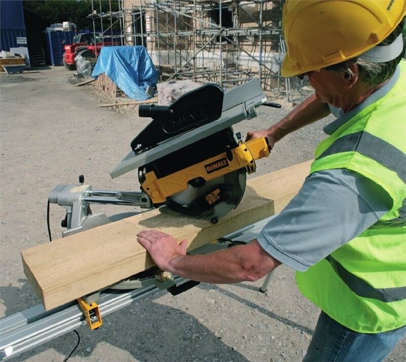 Потапящ циркуляр с герунг DeWALT D27112, 1600 W, 305 мм