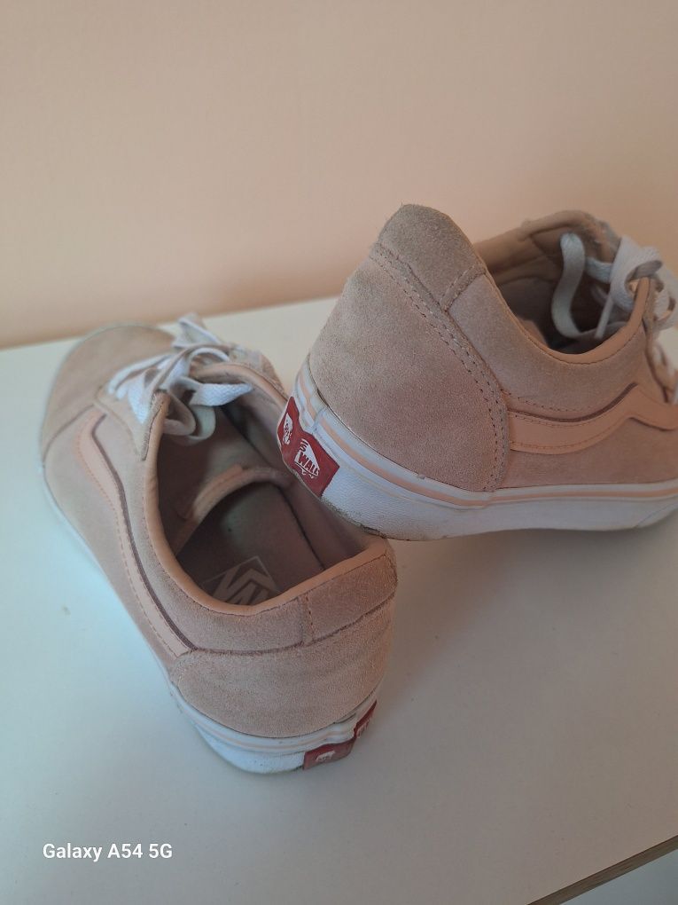 Обувки Vans off the wall