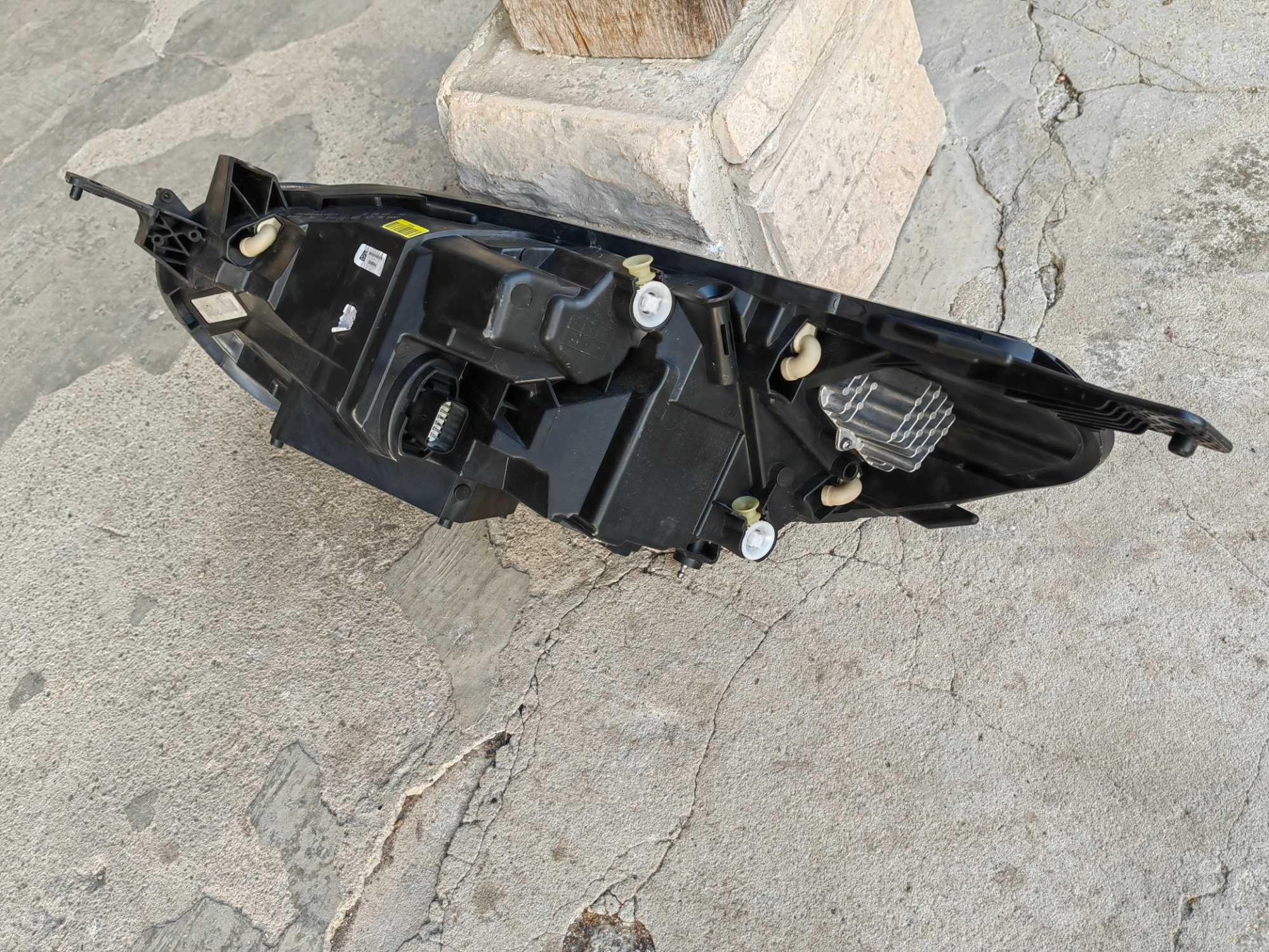 Фар Ford Fiesta MK8 FULL LED десен/Фар Форд Фиеста МК8 Оригинален