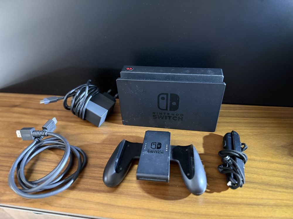 Nintendo Switch с 3 игри + калъф