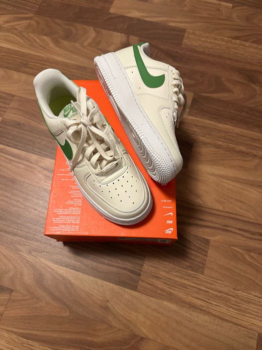 Дамски снейкъри Nike Air Force 07