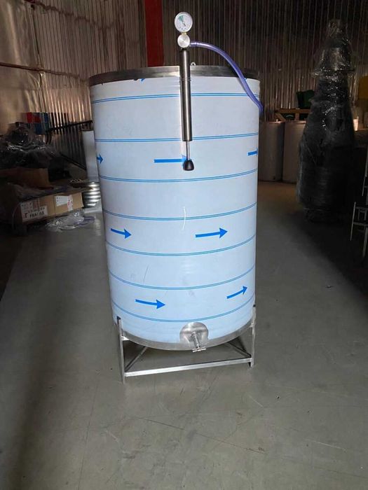 Butoi (cisternă) INOX cu capac flotant 200 L cu camera din silicon