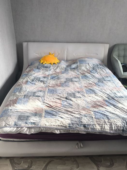 Кровать с матрасом